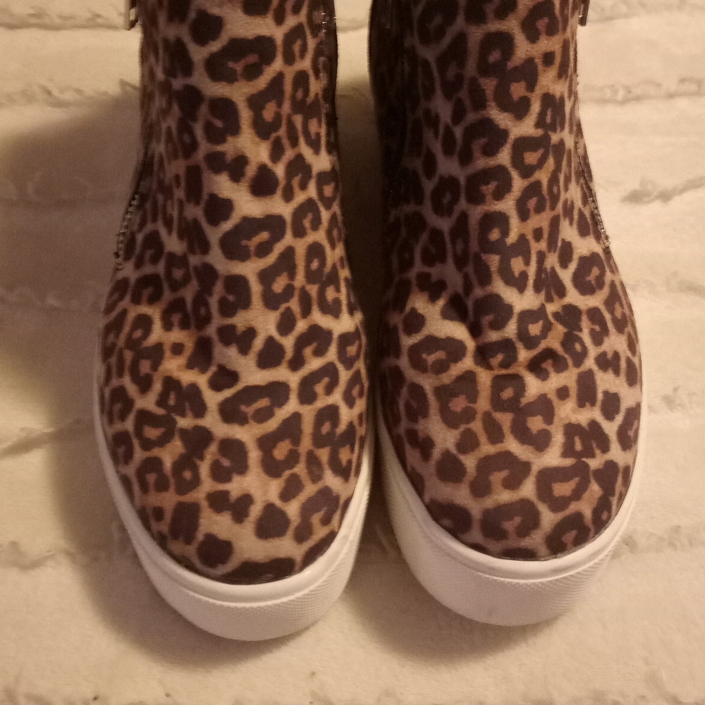 Soda wedgie sneaker size 7.5. (05) - Picture 11 of 11